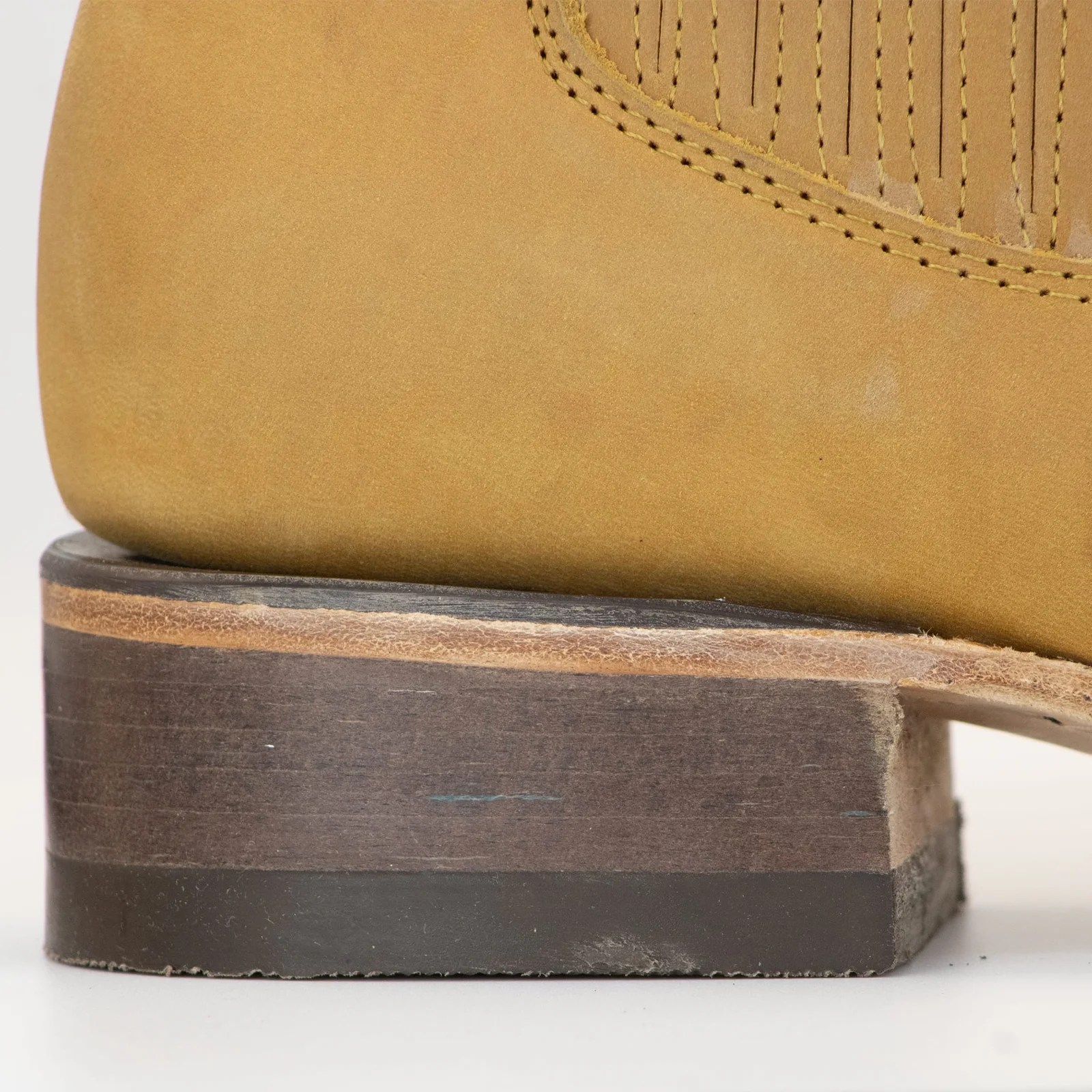 BOTIN ARMENTA CUADRADO CON SUELA DE CUERO ATANADO MIEL