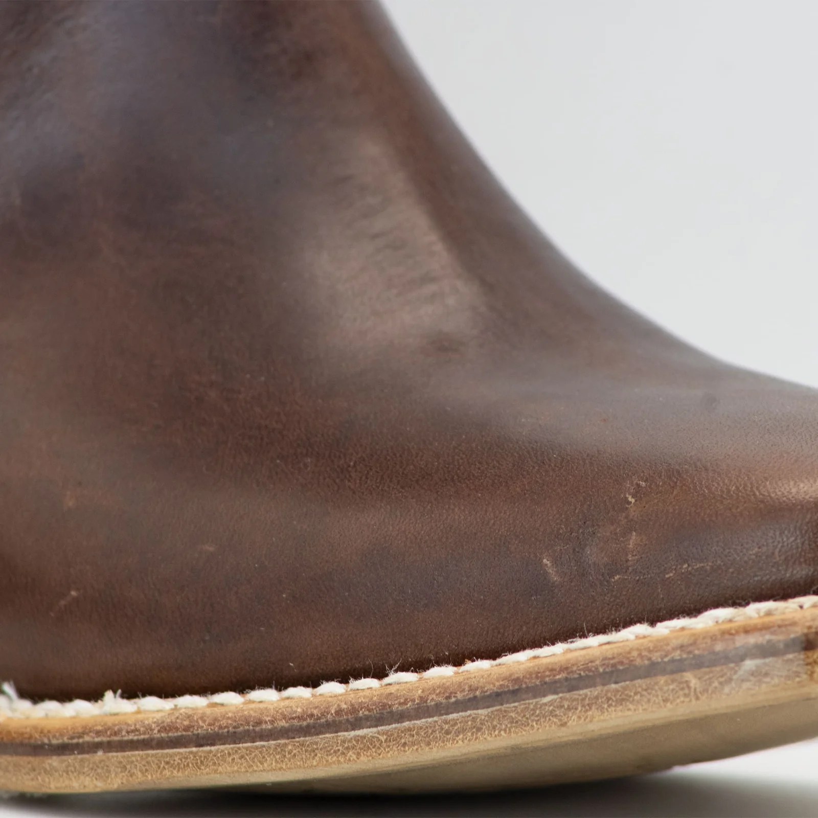 BOTIN ARMENTA CUADRADO CON SUELA DE CUERO ATANADO SHEDRON