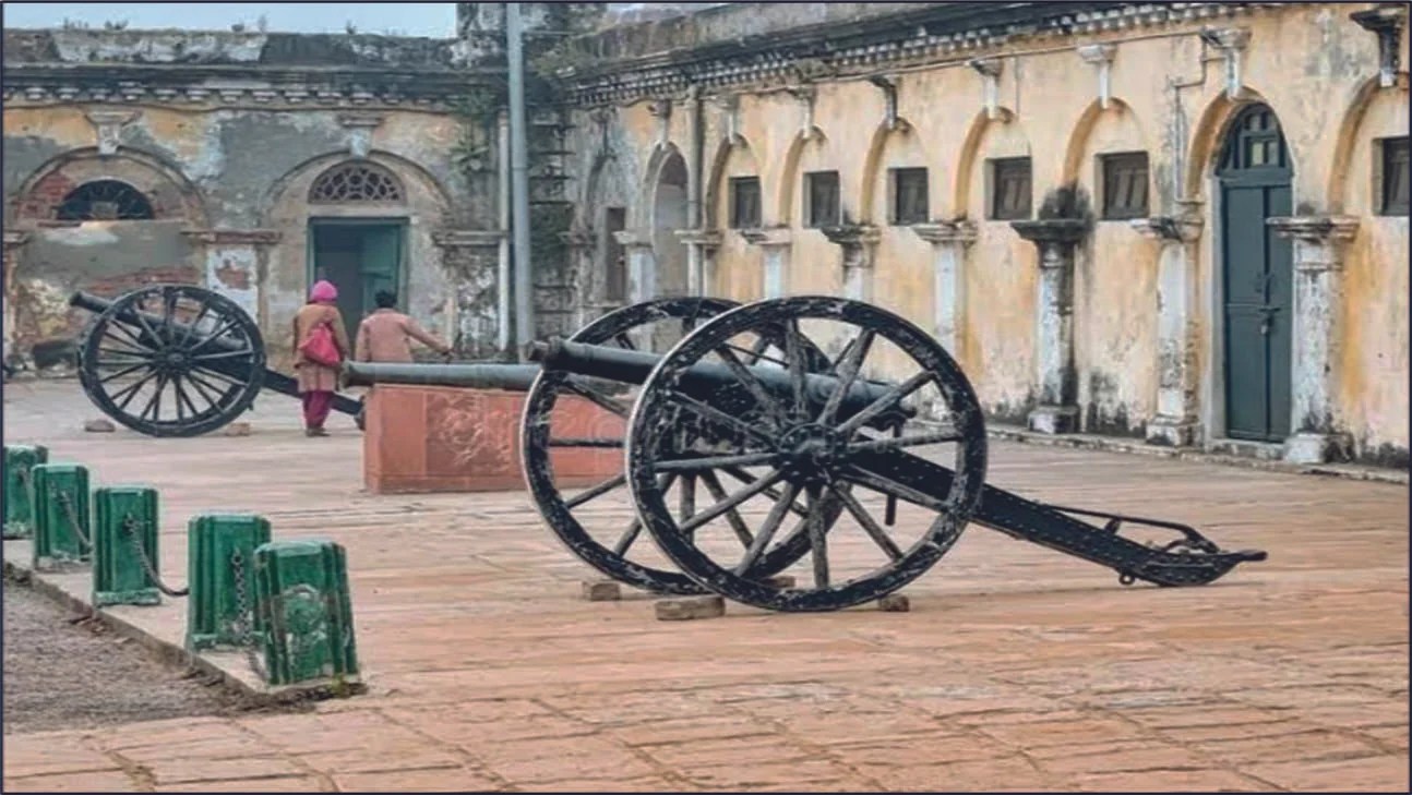Ramnagar Fort Cannon Image Varanasi Best