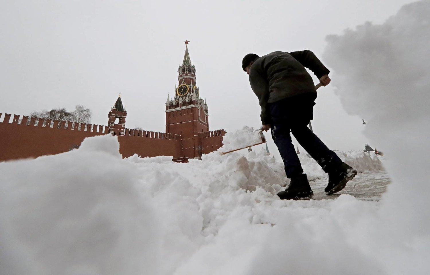 عاصفة القرن تضرب روسيا وأوكرانيا: مشهد من نهاية العالم