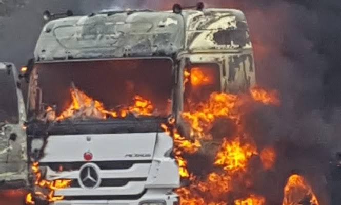 حريق مهول يشل الطريق السيار مراكش–أكادير بعد احتراق شاحنة “رموك” بالكامل