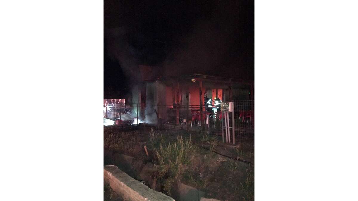 O casă din Ibănești a luat foc noaptea trecută: pompierii au evitat extinderea dezastrului
