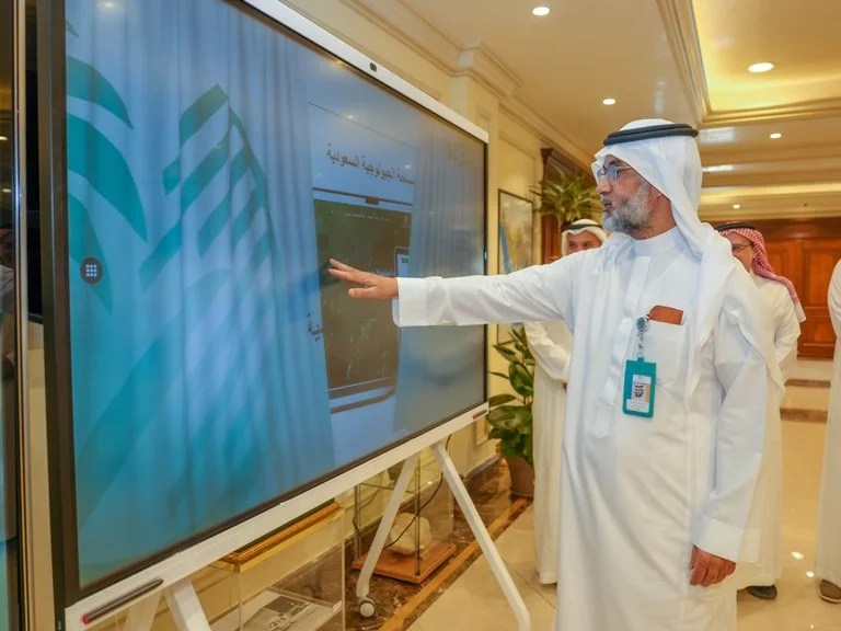 محليات السعودية: هيئة المساحة الجيولوجية السعودية تُدشن موقعها الرسمي الجديد..!