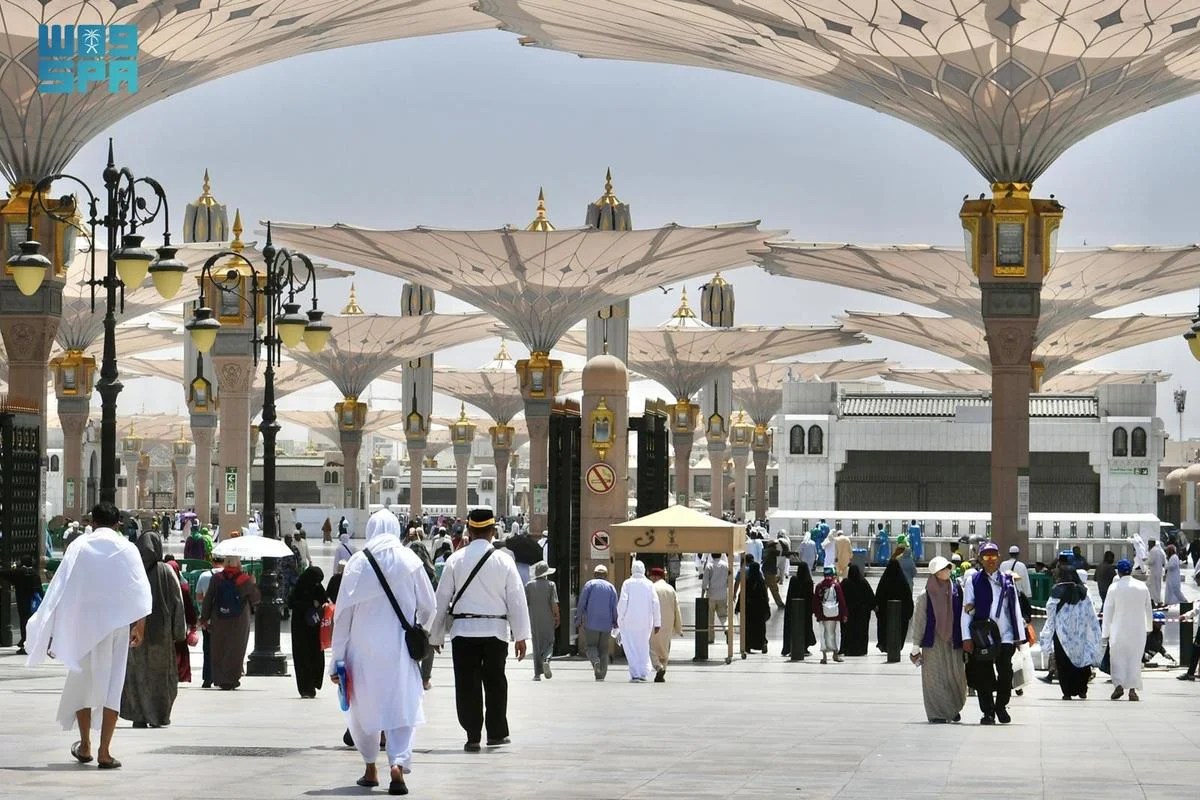 محليات السعودية: مظلات المسجد النبوي تُسهم في تهيئة أجواء معتدلة للمصلين والزوار