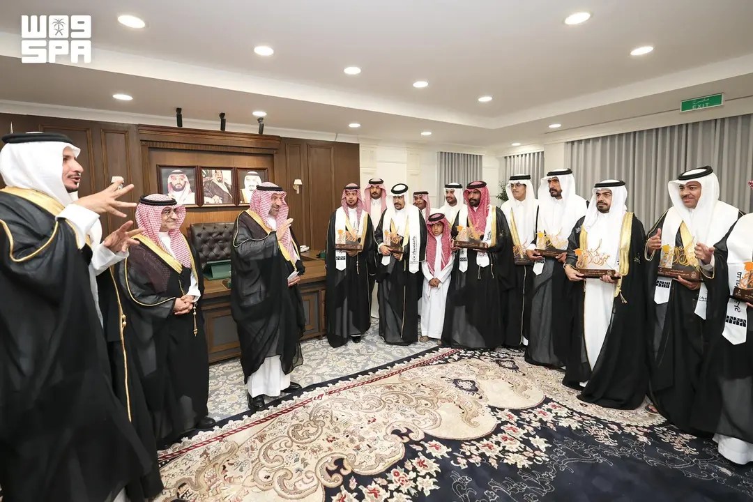 محليات السعودية: أمير نجران يهنئ خريجي الدفعة الأولى لفئة الصم من برنامج دبلوم التطبيقات المكتبية بجامعة نجران