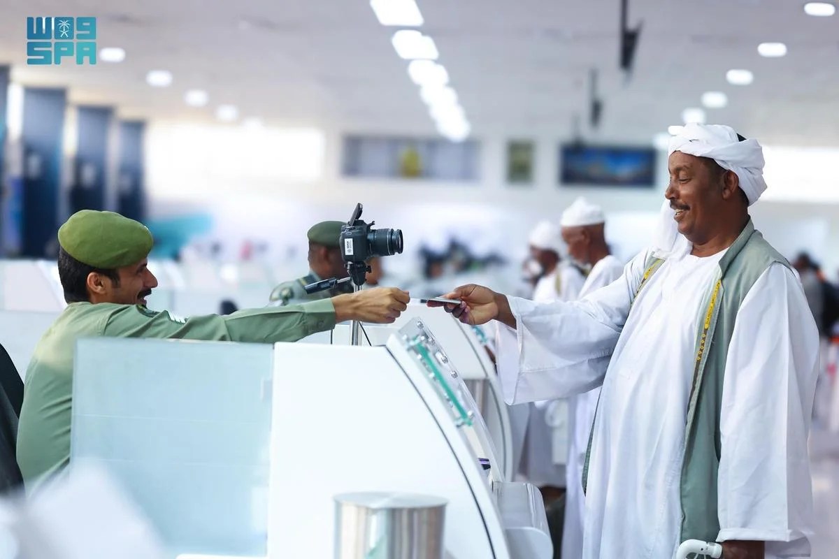 محليات السعودية: جوازات ميناء جدة الإسلامي تواصل استقبال رحلات ضيوف الرحمن القادمين لأداء فريضة الحج لعام 1447هـ