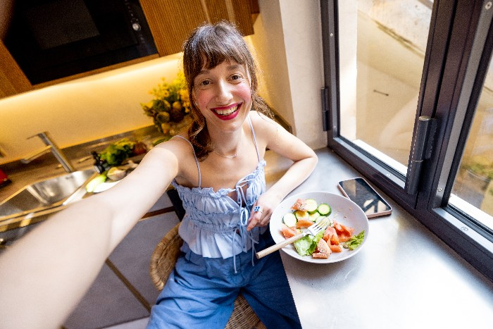 influencer smiling with breakfast