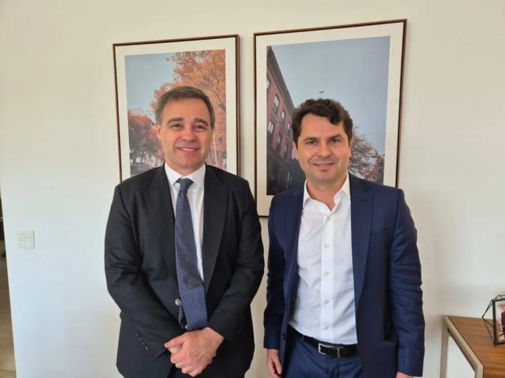 Ministro e pastor André Mendonça recebe título de cidadão do Paraná