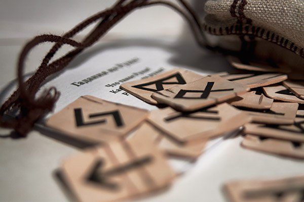 как правильно рисовать руну лагуз