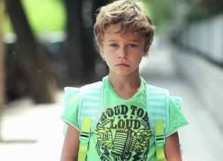 La silla roja, símbolo de alerta de los 61 millones de niños y niñas que este año tampoco volverán al colegio