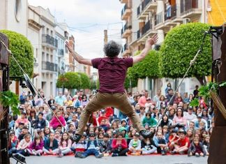 «Distans» en el atrio de la iglesia de Montijo el 14 de agosto El espectáculo de circo "Distans" se traslada a la Plaza de España de MontijoEl espectáculo de circo "Distans" se traslada a la Plaza de España de Montijo