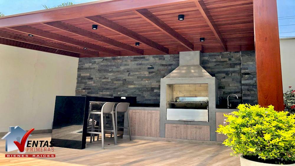 Venta de Casa en Condominio e Independiente moderna