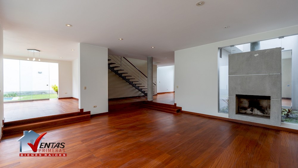 Venta de Casa con piscina en Rinconada La Molina