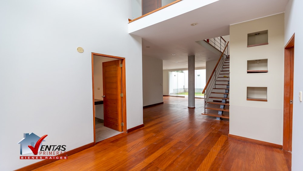 Venta de Casa con piscina en Rinconada La Molina