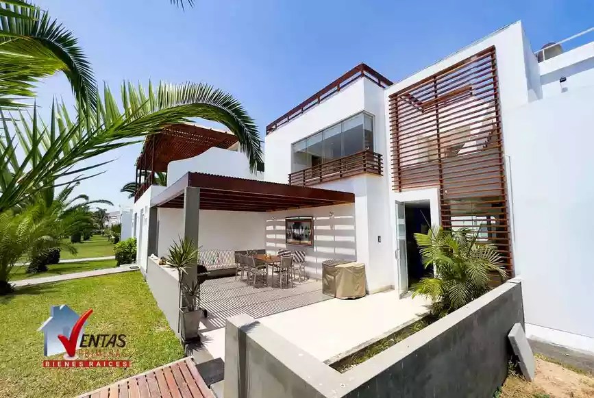 Venta de bella casa con piscina en playa canarias
