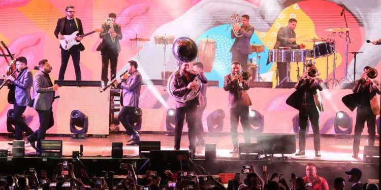 Banda MS enamora a Playa del Carmen durante Carnaval 2024 1 Banda MS enamora a Playa del Carmen durante Carnaval 2024