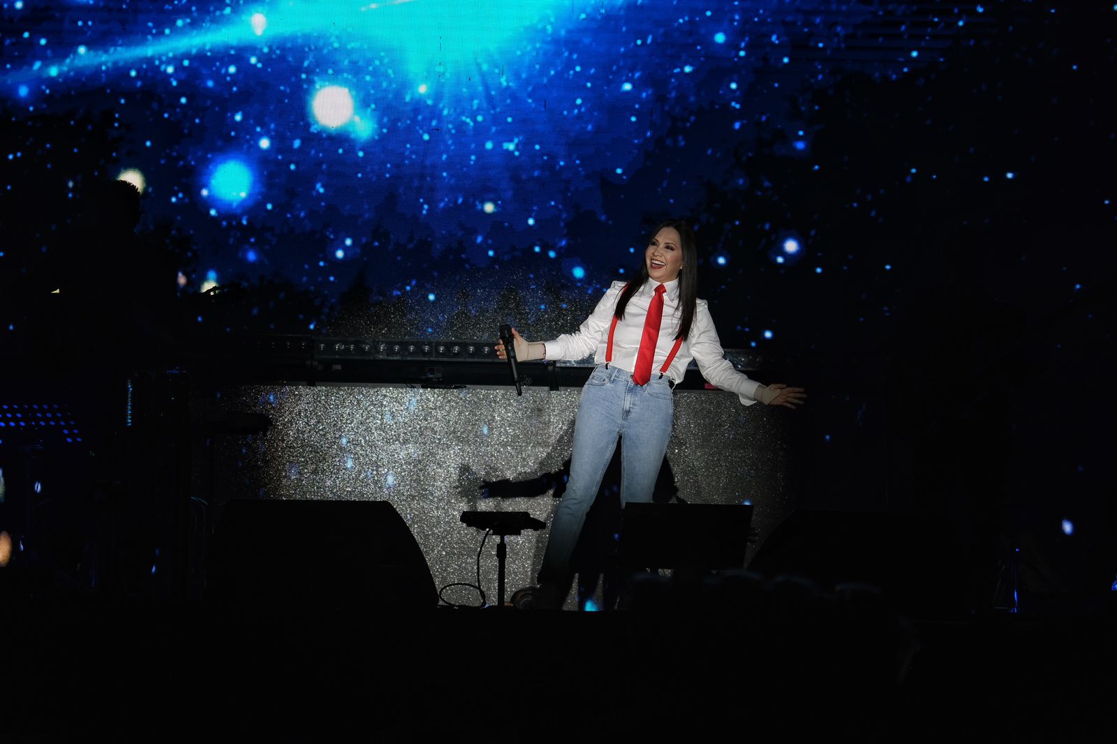 Ana Gabriel hace vibrar a Cancún en pleno eclipse lunar