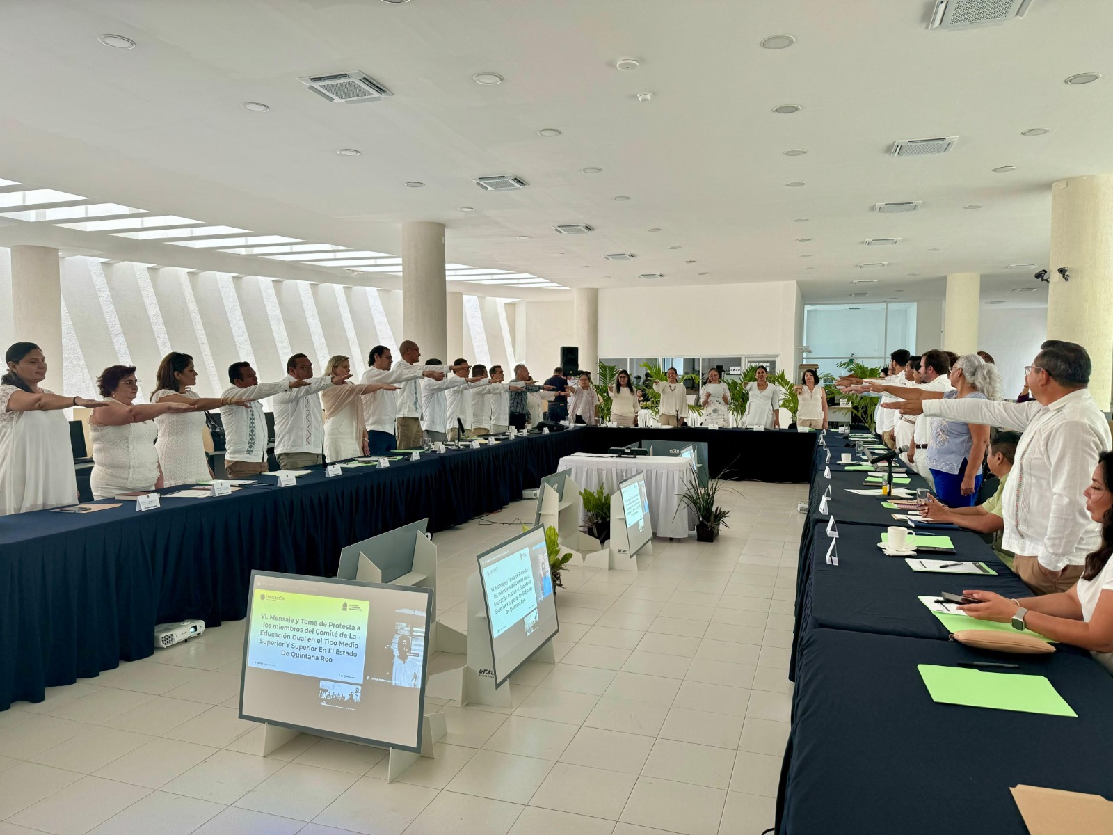 Toma protesta el Comité de Educación Dual en Quintana Roo