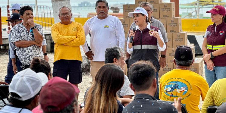 Tras paso de “Helene”, Mara Lezama supervisa desahogo de calles y entrega apoyos a pescadores 1 Tras paso de “Helene”, Mara Lezama supervisa desahogo de calles y entrega apoyos a pescadores