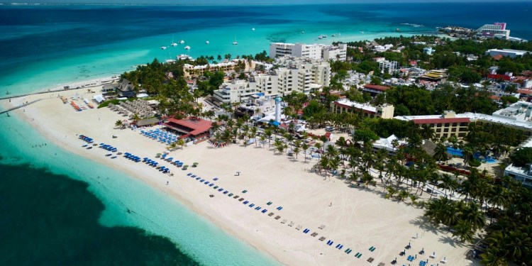 Playas de Isla Mujeres lucen limpias y libres de sargazo 1 Playas de Isla Mujeres lucen limpias y libres de sargazo