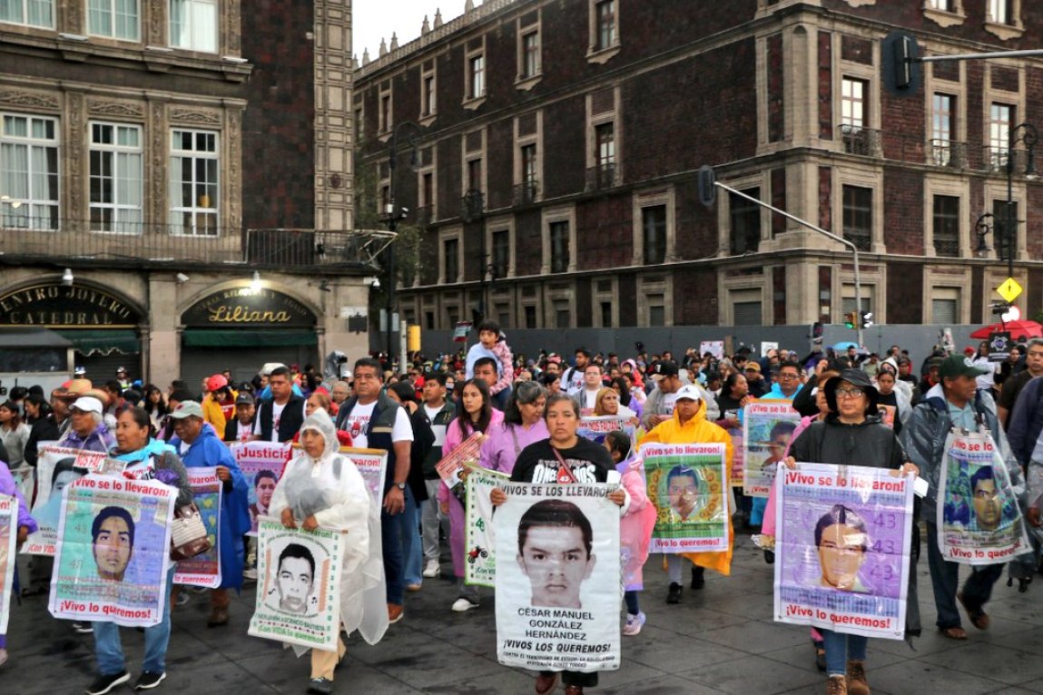 A 11 años de Ayotzinapa, padres marchan en la CDMX para exigir justicia 3 A 11 años de Ayotzinapa, padres marchan en la CDMX para exigir justicia