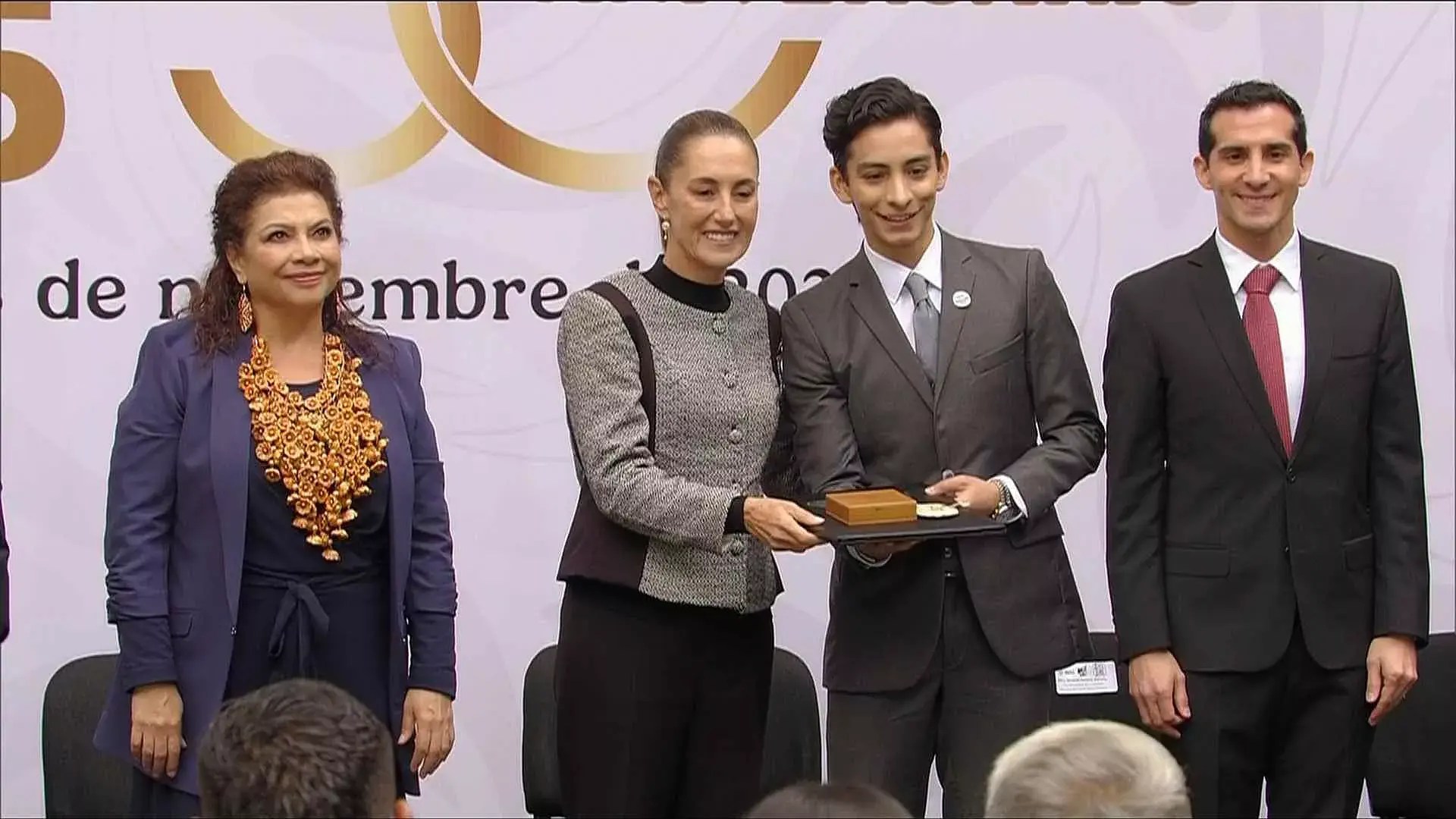 Donovan Carrillo y otros deportistas reciben el Premio Nacional de los Deportes