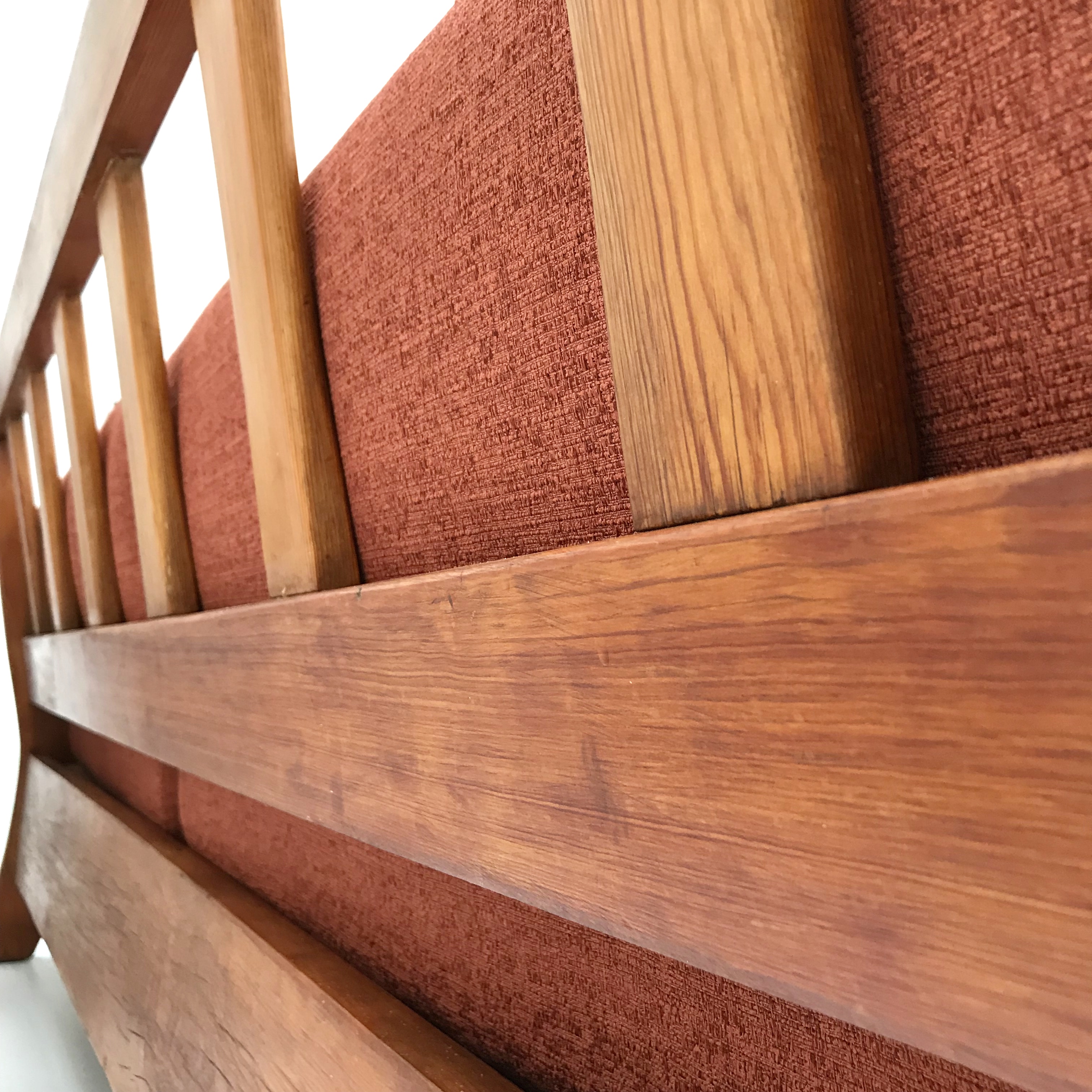 Cushion zippers cleverly hidden in back.