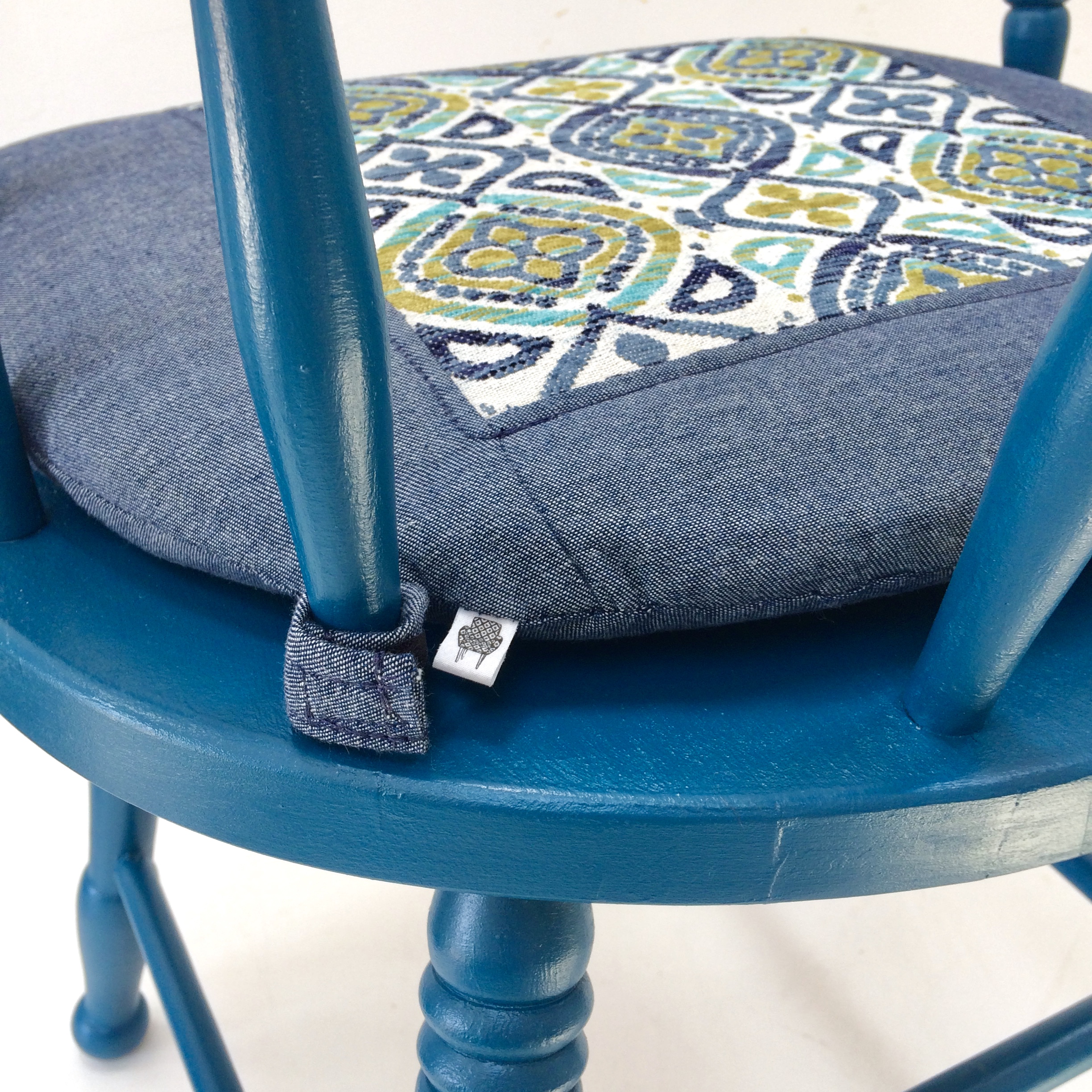 The velcro tie at work again!