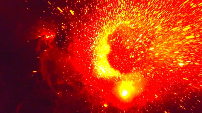 世界一危険な観光地でドローン死亡!?】バヌアツのヤスール火山を