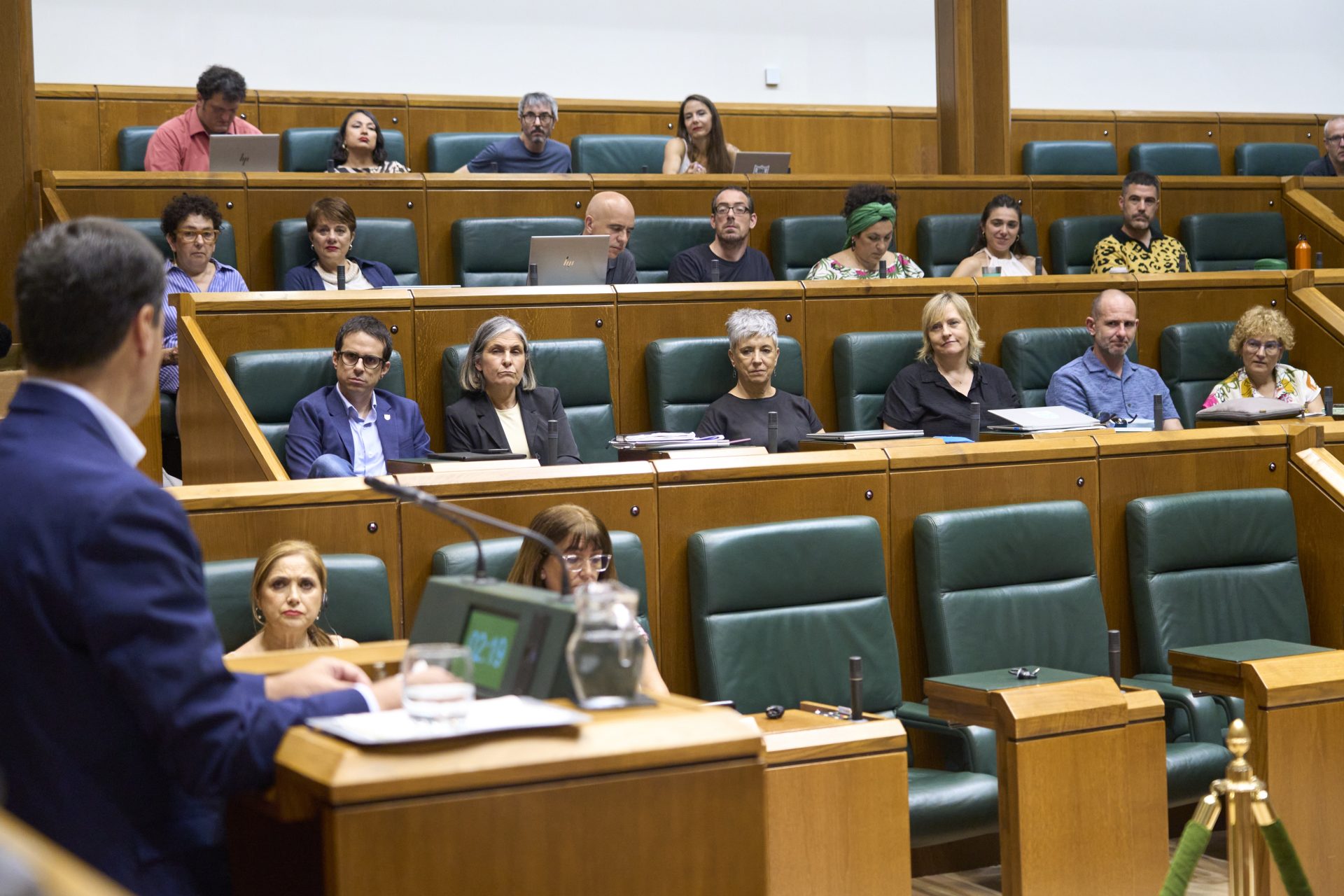 Imagen de archivo de un pleno de control en el Parlamento Vasco en 2026. EFE / L. Rico