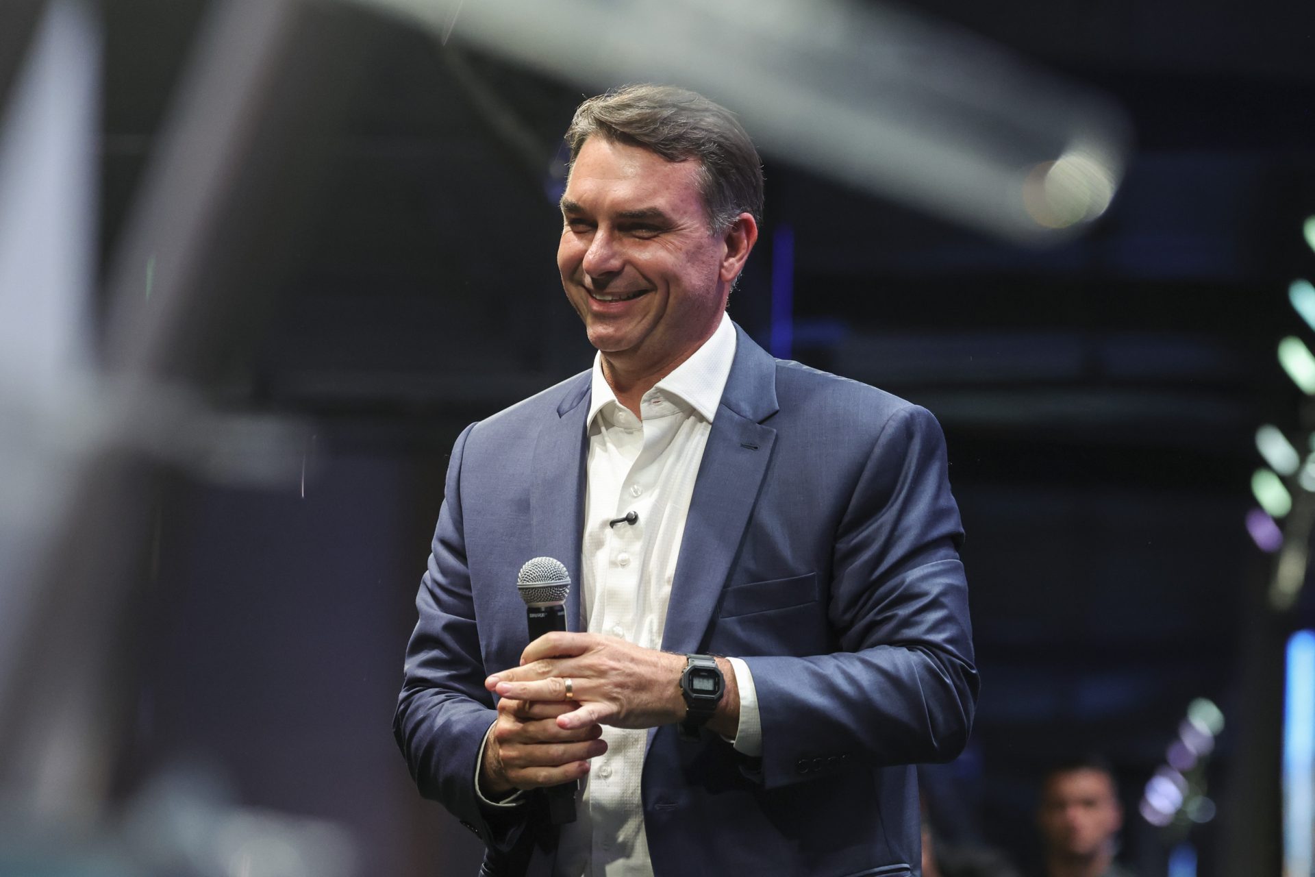 El senador y candidato opositor a la presidencia de Brasil, Flávio Bolsonaro, fue captado el pasado 13 de octubre, durante un acto de campaña en Sao Paulo (Brasil). EFE/Sebastião Moreira