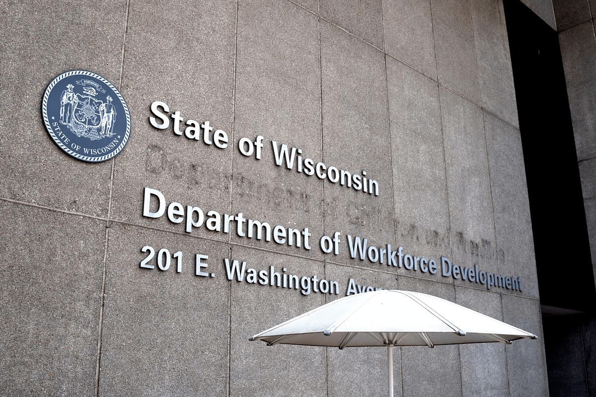 Wisconsin Invests Nearly $900K in Fast Forward Grants: Your Path to a Customer Service Career?