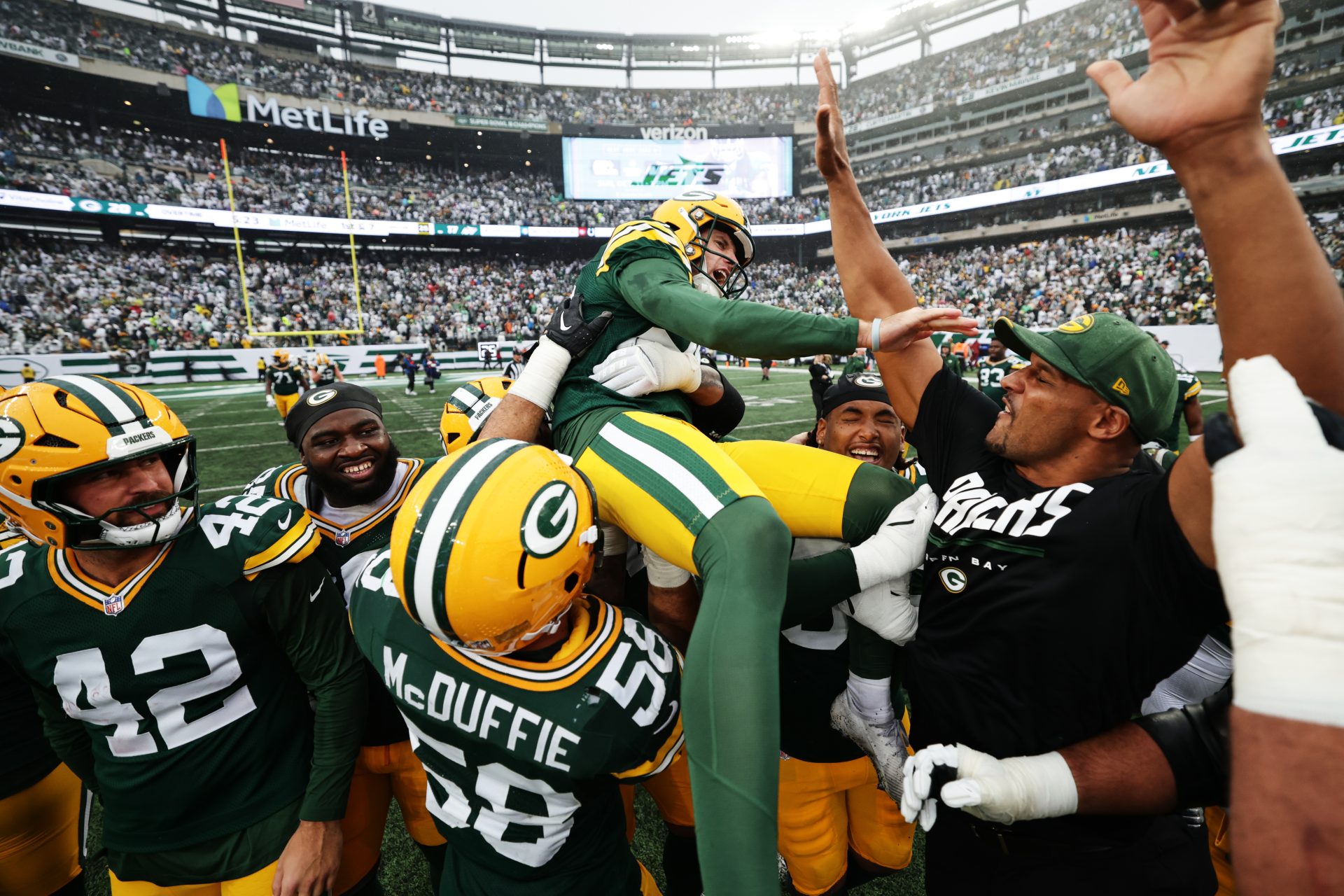Trey Smack's OT kick lifts the Packers past the Jets, ending a 6