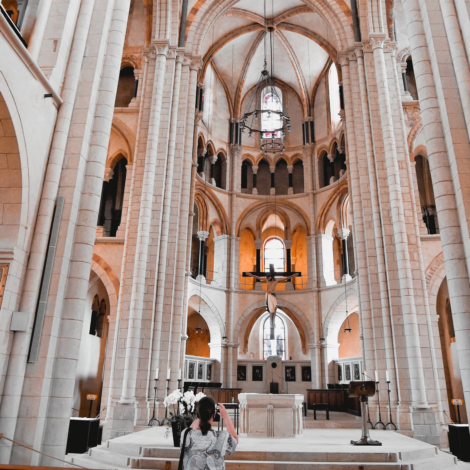 Schon 1978 erhielt der aachener dom einen platz auf der welterbeliste der unesco. Dom zu Limburg auf dem Limburger Felsen - VerTRAVELt