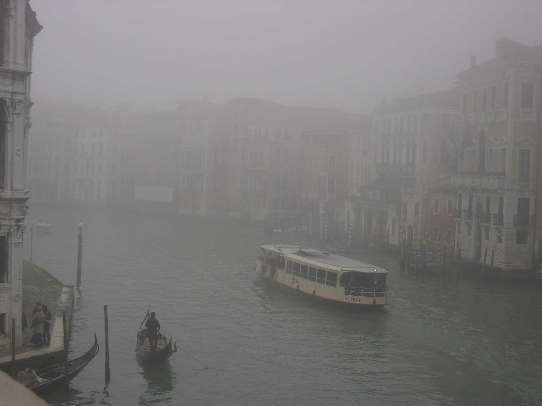 El Gran Canal envuelto en niebla