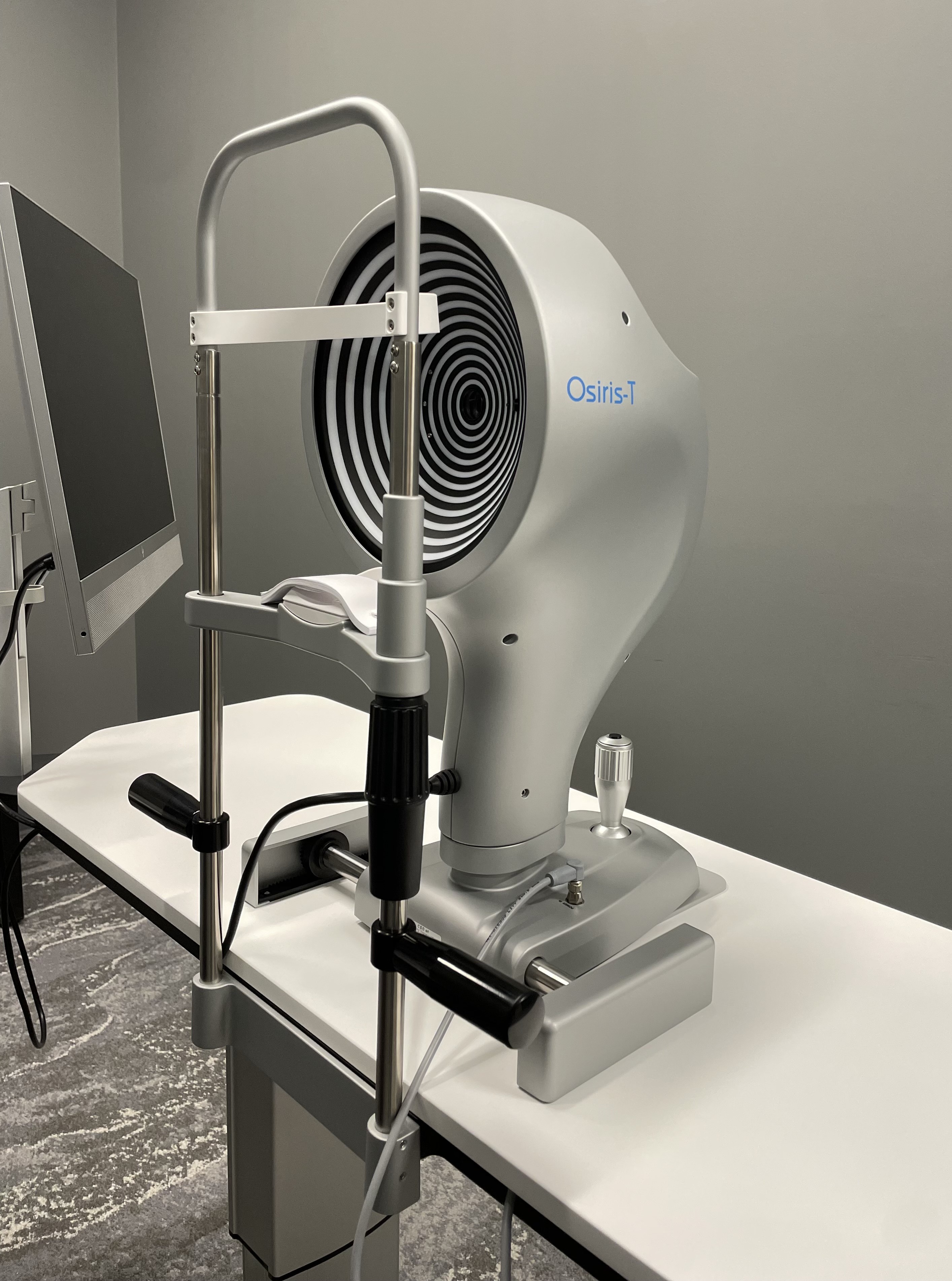 Picture of the CSO Osiris-T Aberrometer in our lab.