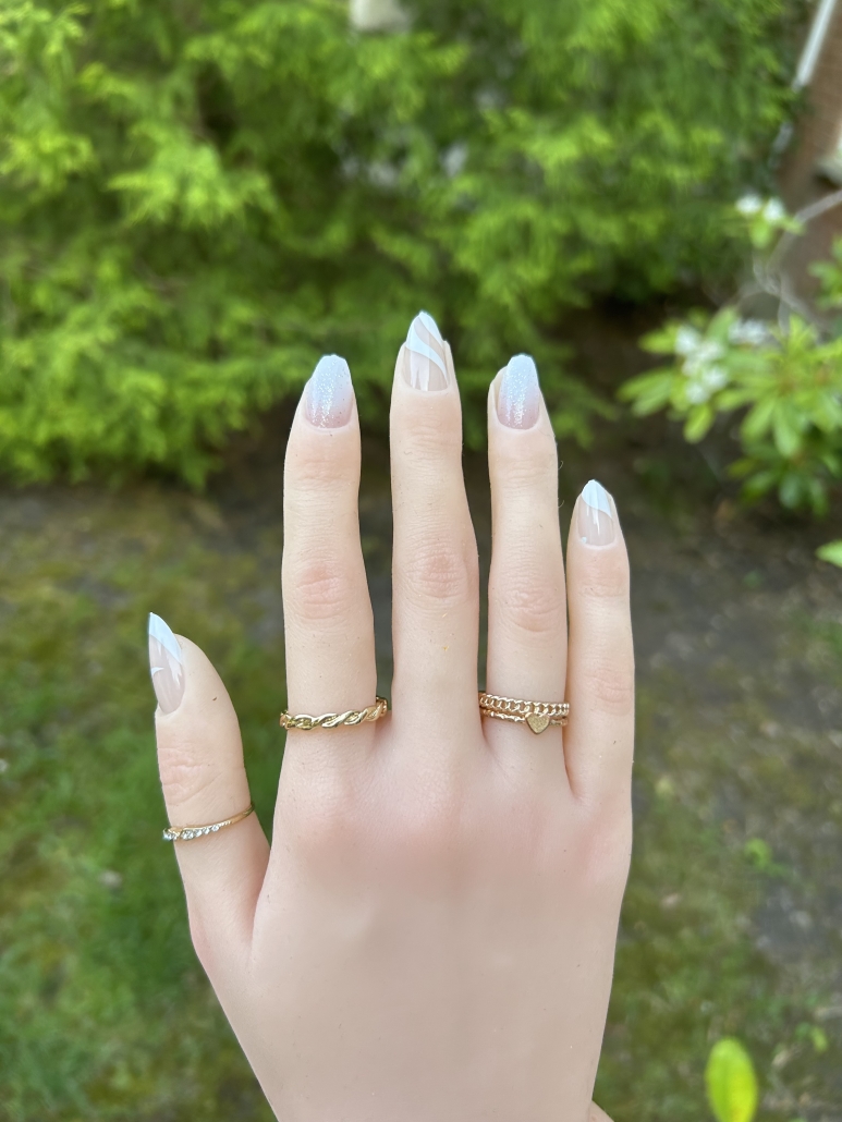 White ombre nails with lines design