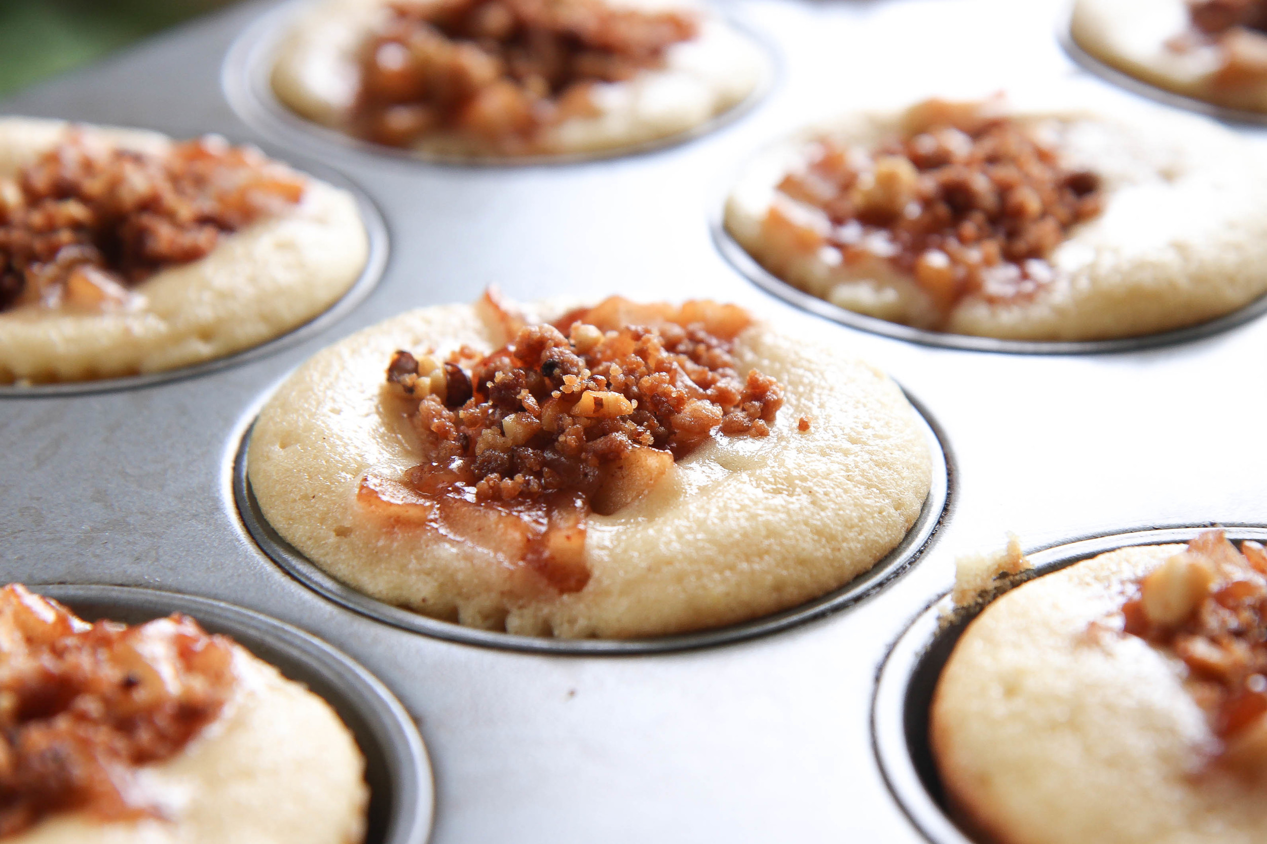 Apple Pie Cupcakes with Toasted Topping Crumble