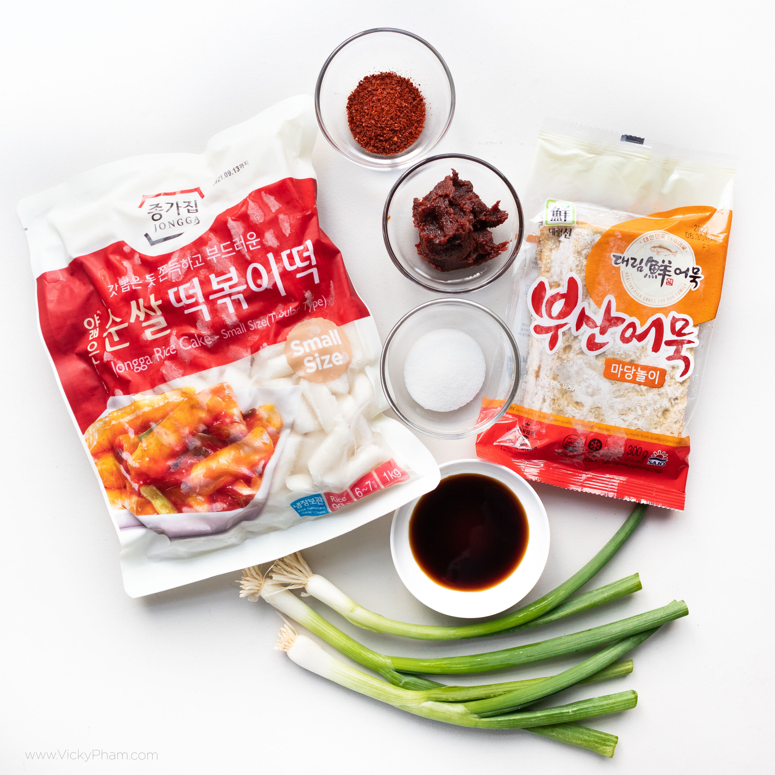 Simple Spicy Korean Stir-Fried Rice Cakes (Tteokbokki)