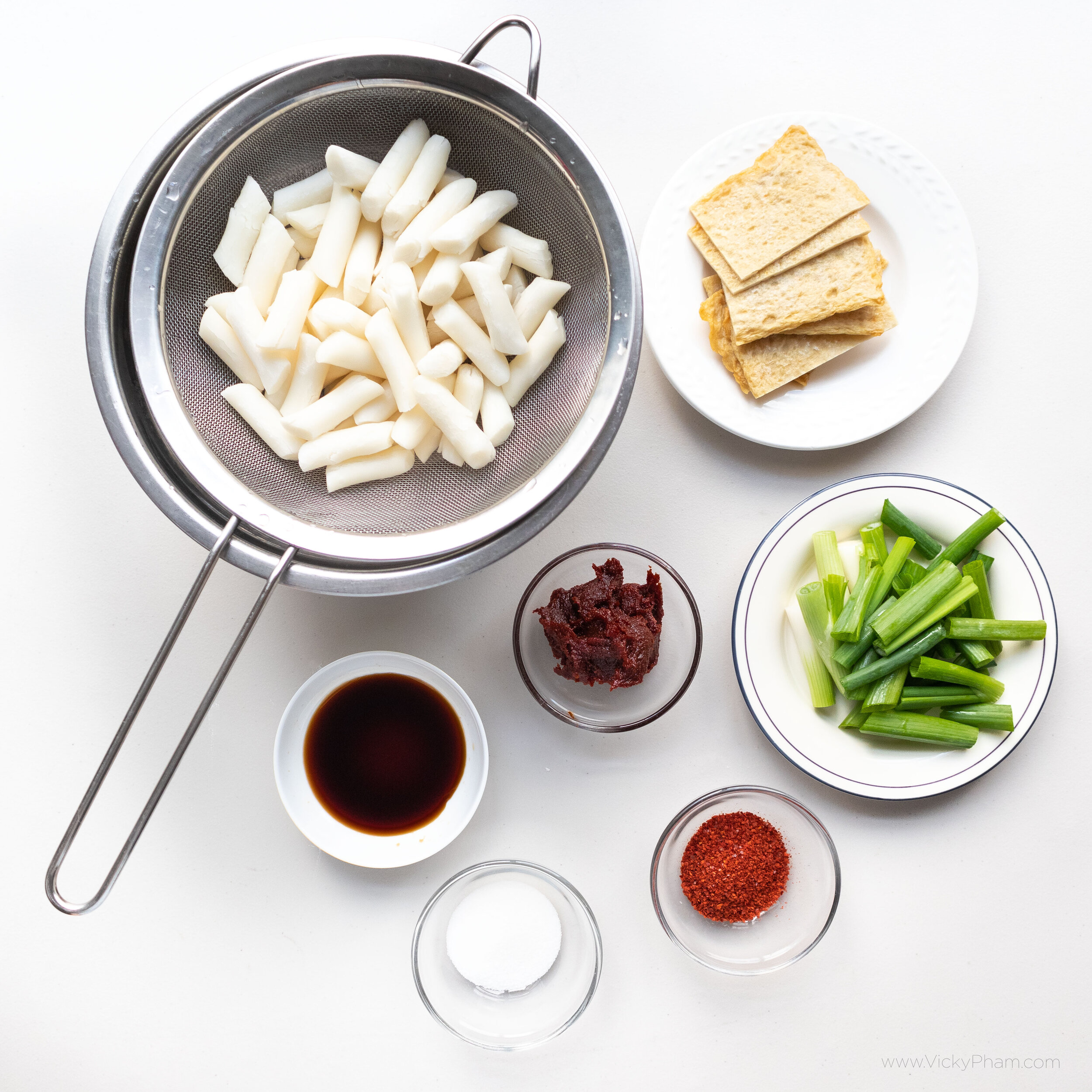 Simple Spicy Korean Stir-Fried Rice Cakes (Tteokbokki)