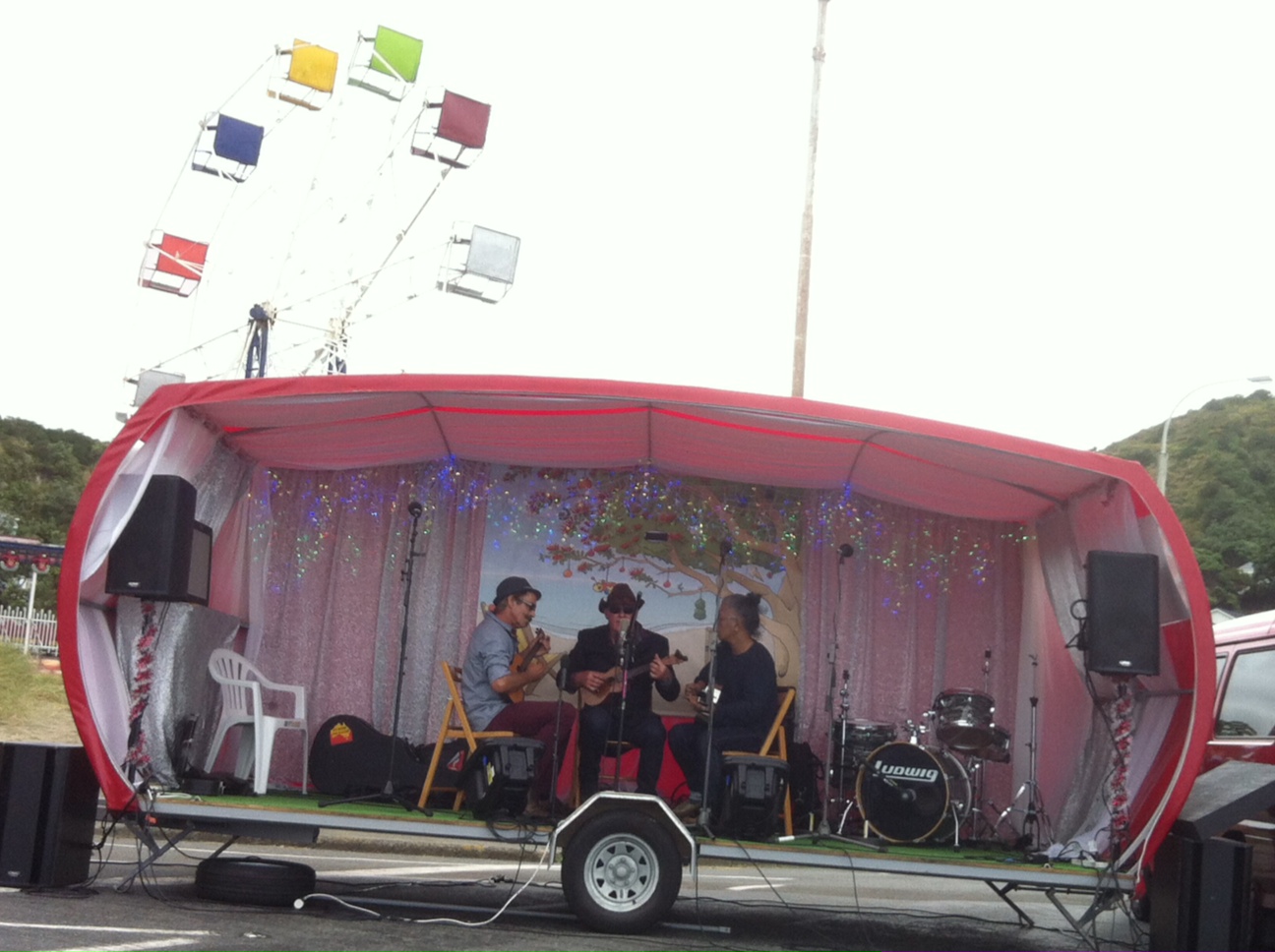 Island Bay festival with the VAS Brothers, Feb 2017