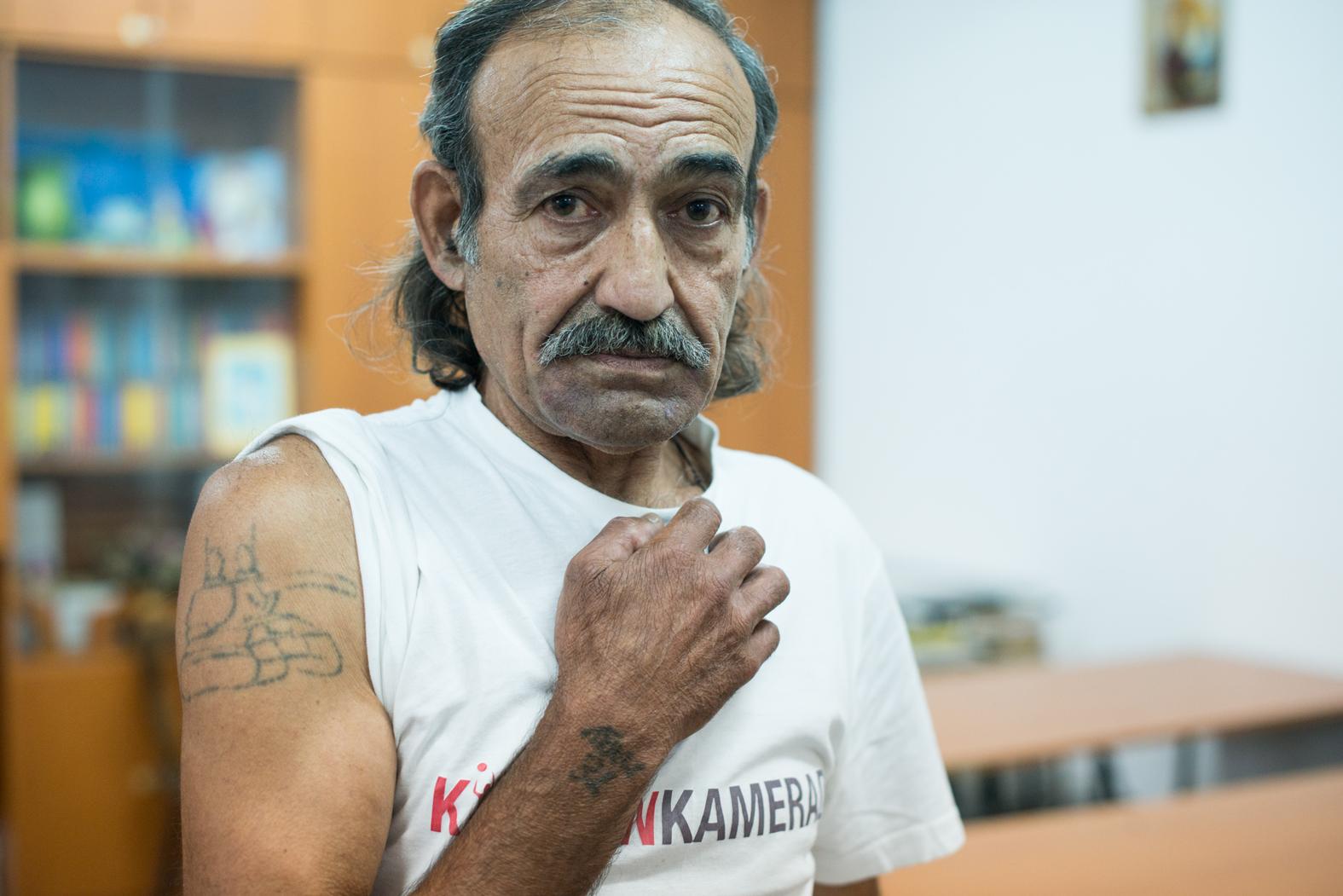 Download Gratuito immagini Un Po Di Detenuti Parlano Dei Tatuaggi Che Si Sono Fatti In il piu cool da parte di