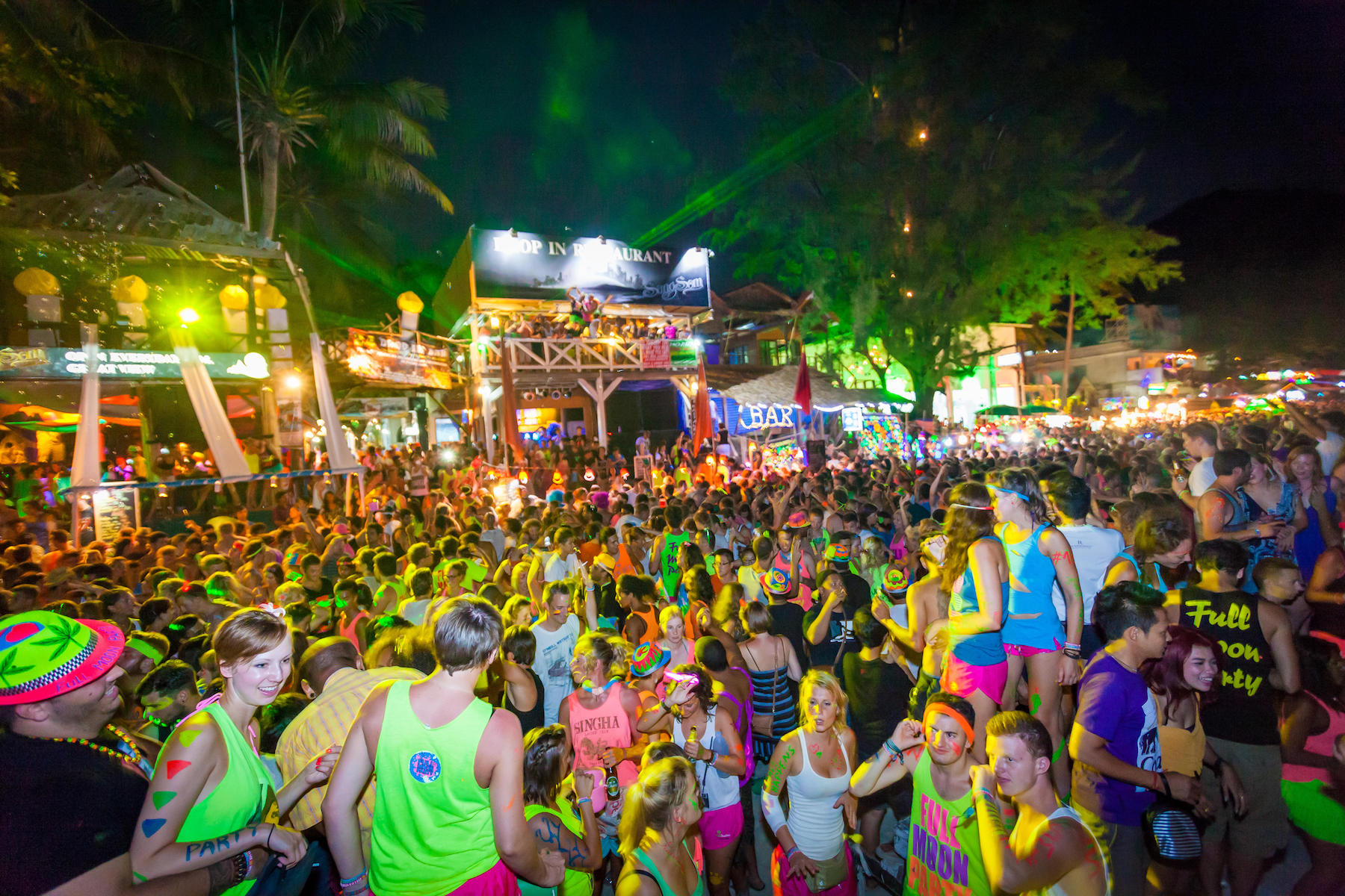 Howstuffworks looks at the science behind why we owe our moon some thank yous. Pilze Pillen Rave Und Totschlag 30 Jahre Full Moon Party