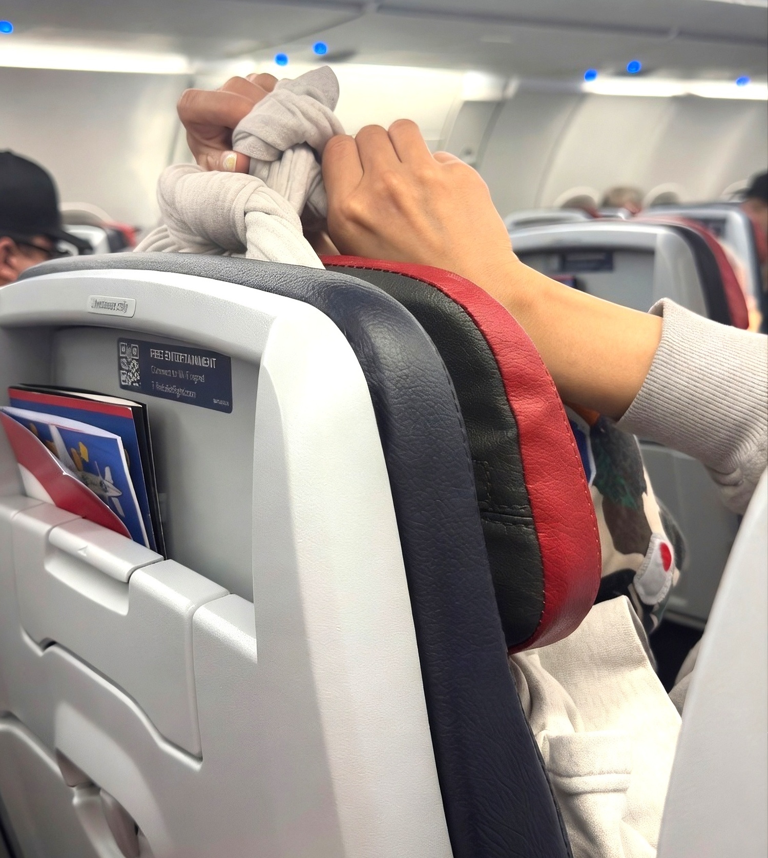 Genius DIY Inflight Privacy Hood: Turn Your Sweatshirt into a Free Sleep Mask & Head Stabilizer! (2026)