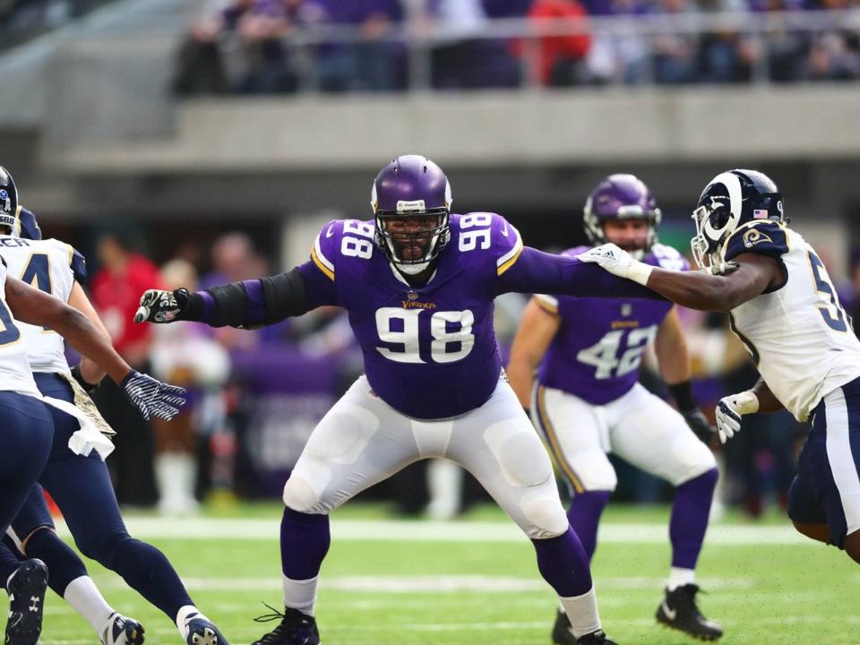 Vikings 24 Rams 7, Vikings Line Play Shines in Sixth Straight Win