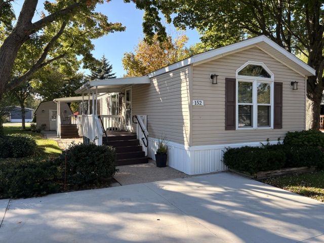 Lot 152