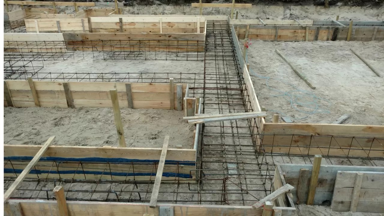 Plinth beam 