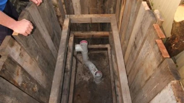 Wooden sheet pile