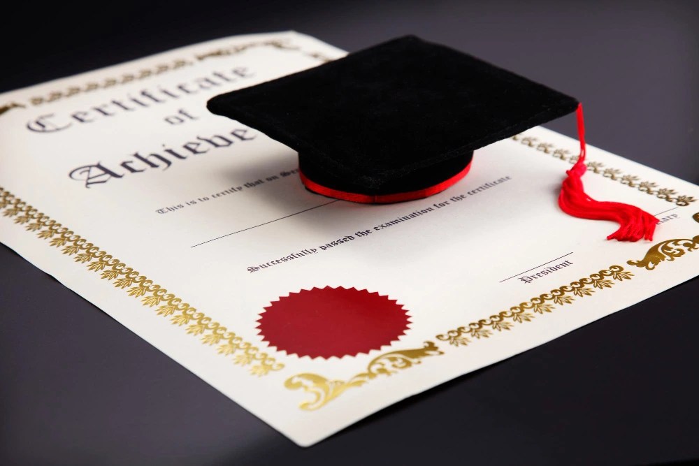Tanda Tangan Ijazah Masih Manual? Ini Risikonya