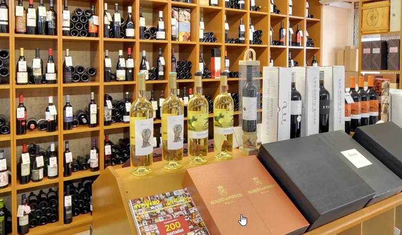 Interior de Vinyes Nobles con expositor Moët